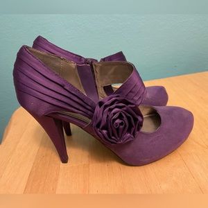 Fergalicious size 8 purple suede heels